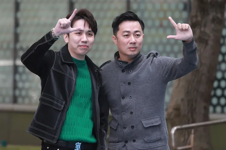 艾成的弟弟艾翔（右）和艾衛（左）。翻攝最強綜藝秀臉書