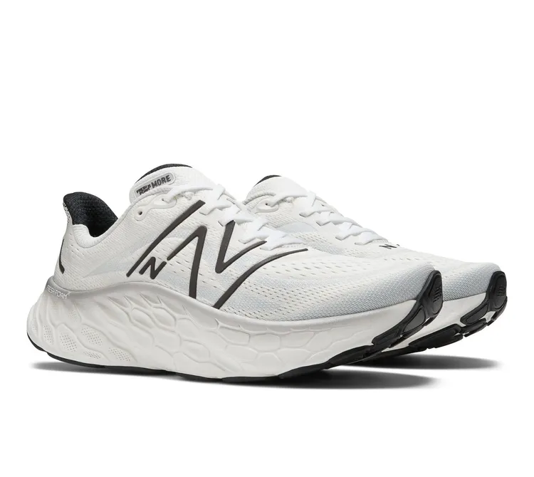 Fresh Foam X More v4跑鞋，4280元。品牌提供