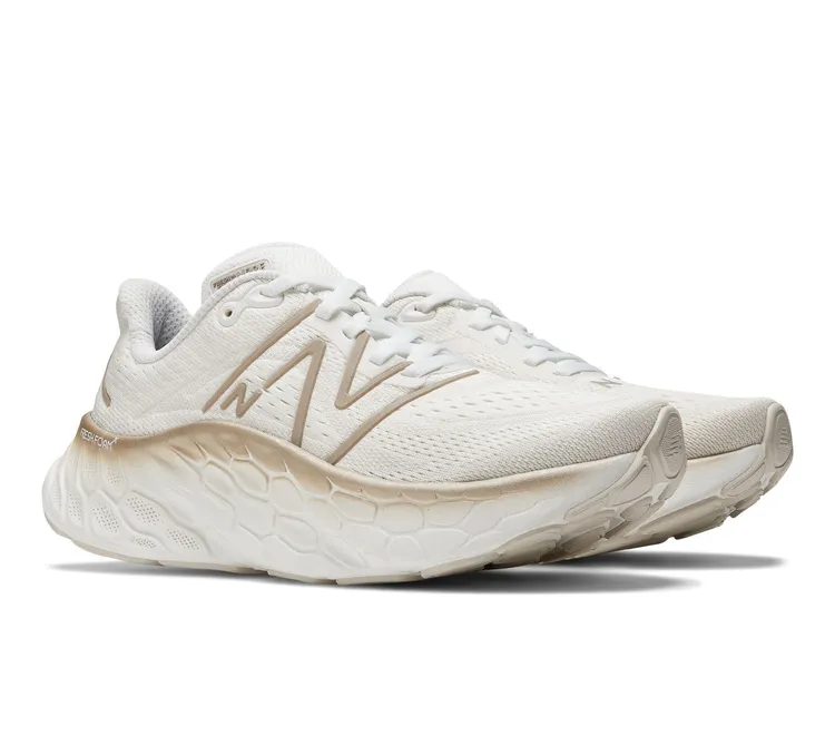 Fresh Foam X More v4跑鞋，4280元。品牌提供