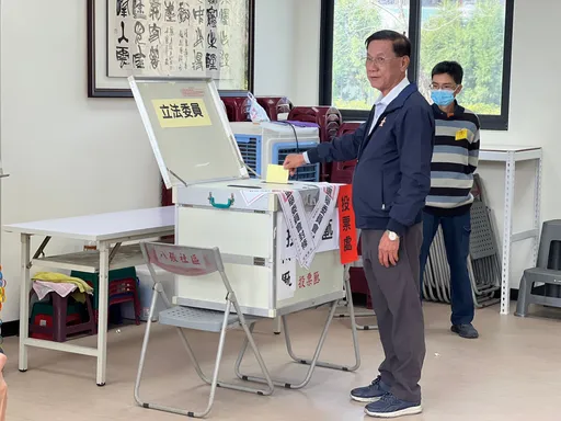 南投立委补选|林明溱早起投票 为「这个人」抱屈还道歉