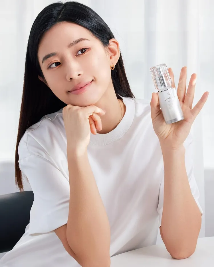 趙岱新用肌膚之鑰激光鑽白精萃打造透亮美肌。翻攝daciexchao IG