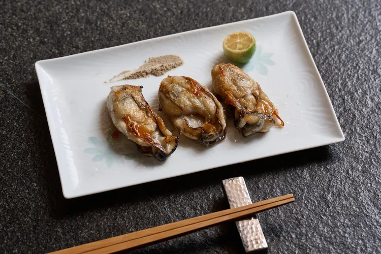 慶祝《閤豐割烹》開幕， 即日起至3/31到店消費用餐，每桌招待乙份「香煎播磨灘牡蠣」，僅提供一樓用餐客獨享。業者提供