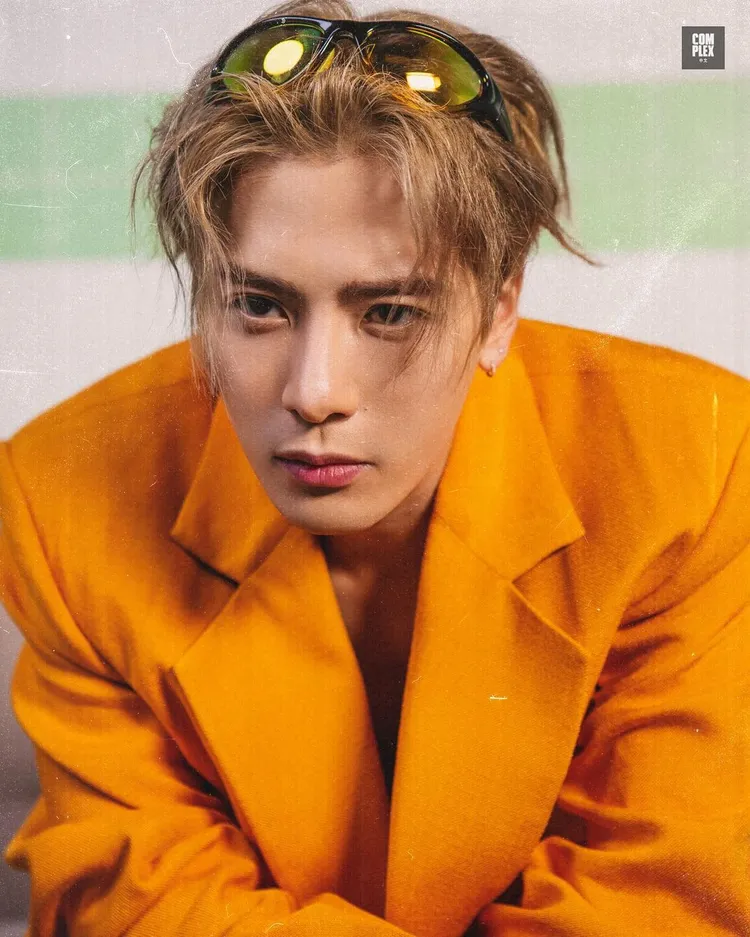 韓團GOT7成員王嘉爾很常把墨鏡戴在頭上。翻攝jacksonwang852g7 IG