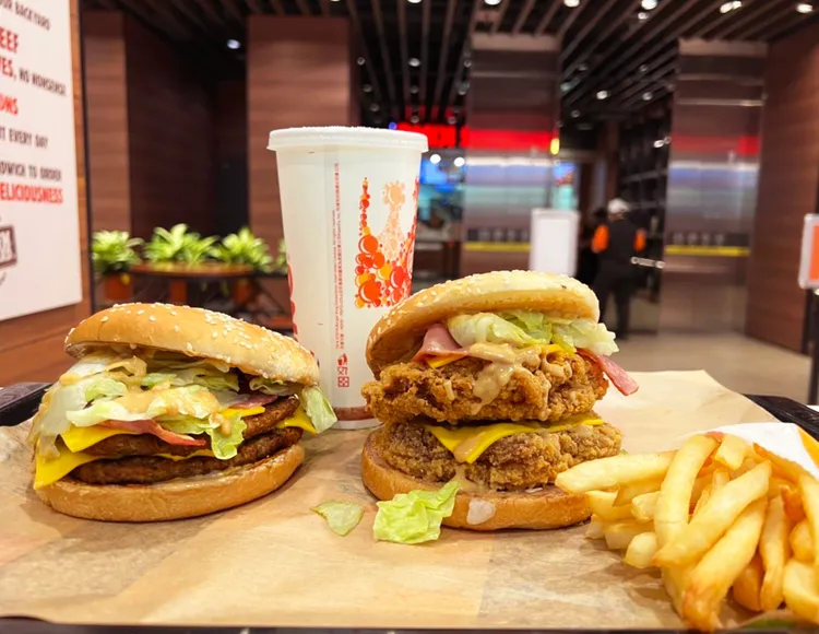 漢堡王花生重磅賞，美式花生重磅雙牛堡+美式花生重磅雙層辣雞堡。業者提供