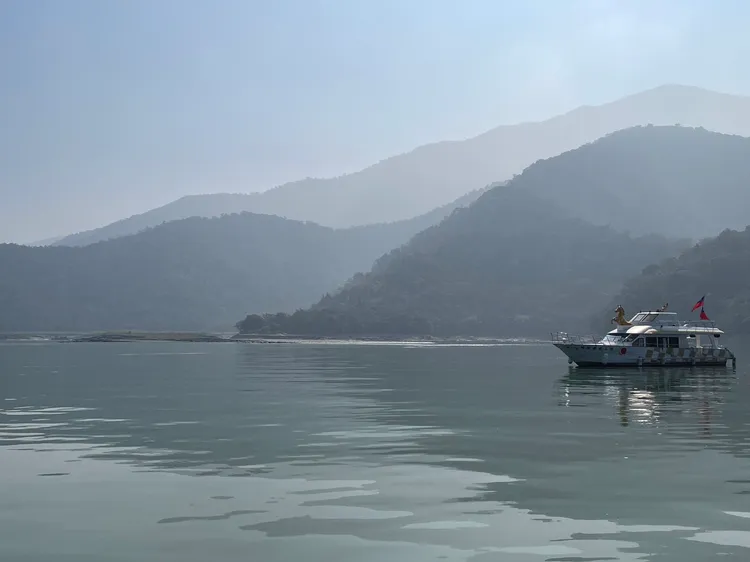 截至今天上午7時為止，日月潭的蓄水率降到58.9％，跌破六成。日月潭風管處提供