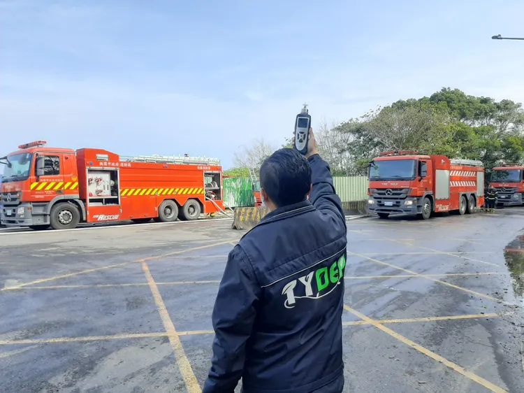 環保局派員到場監測空氣品質。桃園市環保局提供