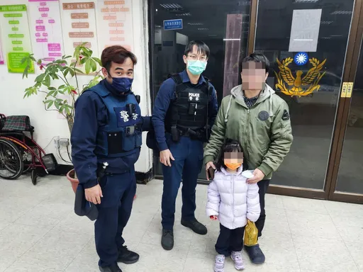 逛夜市卻把爸爸「弄不見了」 6歲女童呆立路邊暖警助尋親