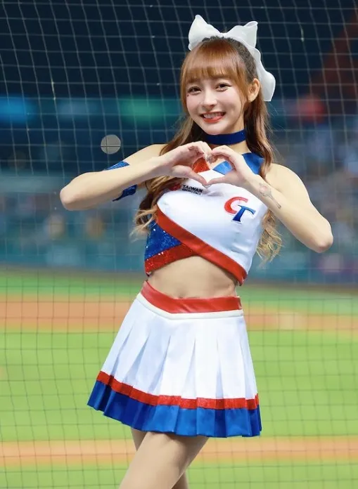 林襄認真為中華隊加油，成場邊嬌點。翻攝自林襄IG