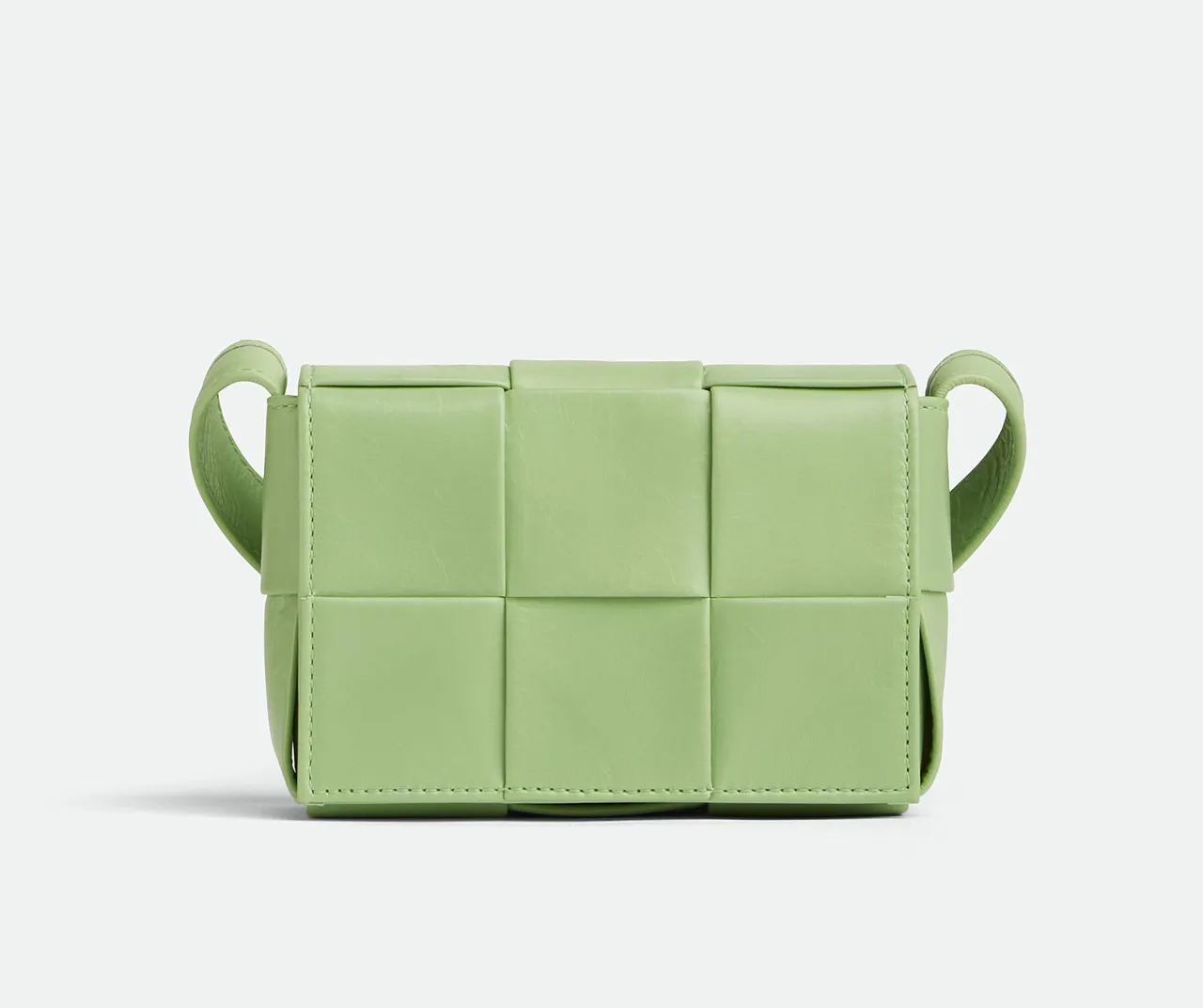 Candy Cassette開心果綠色肩背包,3萬9900元。品牌提供
