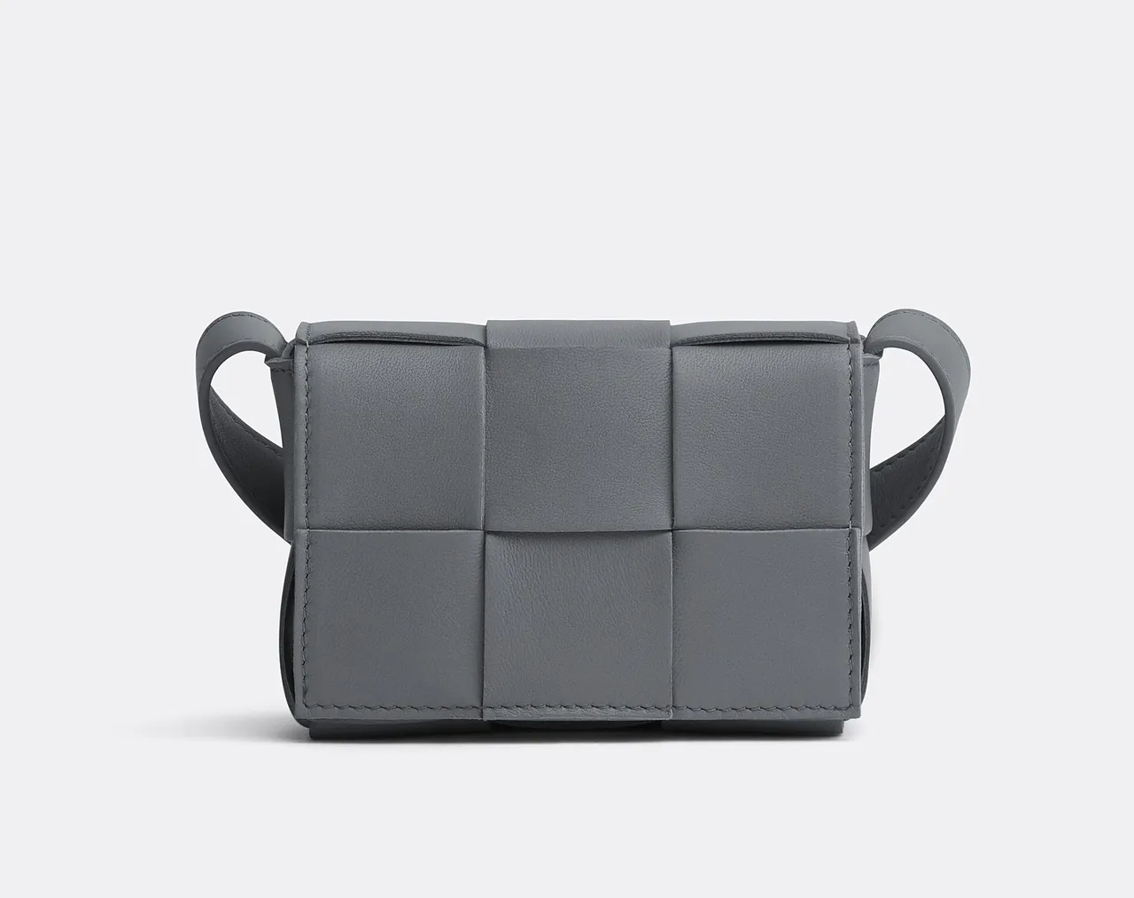 Candy Cassette雷霆灰色肩背包,3萬9900元。品牌提供