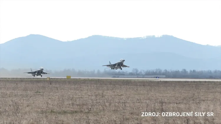 米格-29從斯洛伐克的斯利亞奇（Silac）空軍基地起飛。路透社