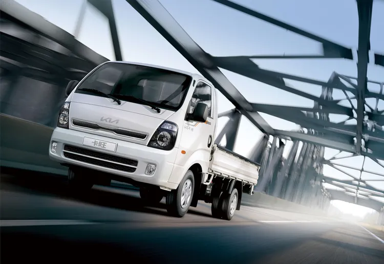 Kia卡旺K2500動力搭載2.5升6期環保直列4缸柴油渦輪增壓引擎，能創造最大馬力130 匹，以及26kgm的最大扭力輸出。原廠照片