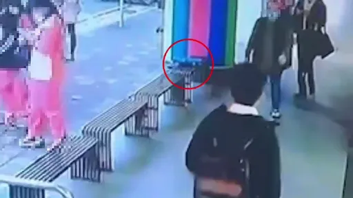 與同學聊天太開心 國中生忘拿價值40萬長笛!警調監視器逮侵占嫌犯