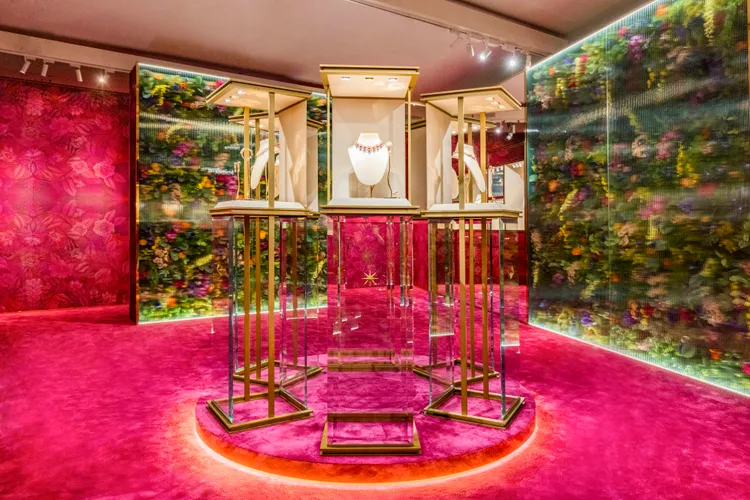 以「壯麗自然」、「歡愉奇蹟」、「色彩盛綻」與「複雜腕錶」等4大主題所規劃的展間。品牌提供