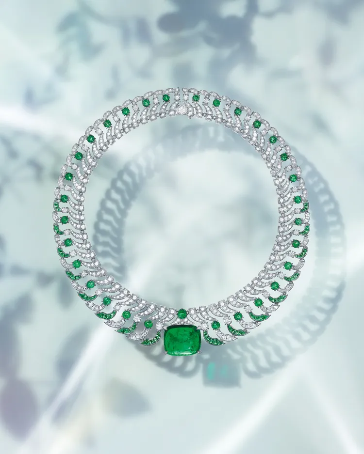 Heart of Rome頂級祖母綠與鑽石項鍊，鑲嵌42.31克拉糖果形切割哥倫比亞祖母綠。品牌提供