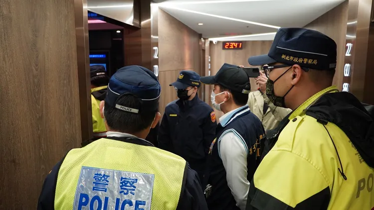 警方前往KTV臨檢。新莊警分局提供