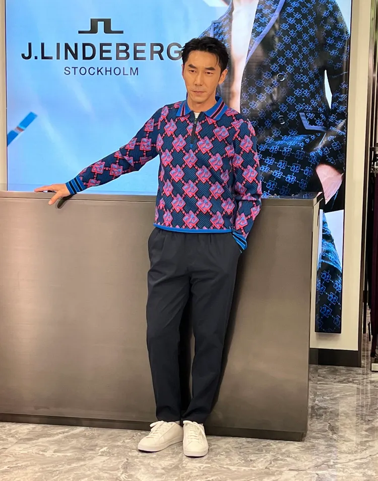 李李仁認為J.LINDEBERG有極簡風尚、有都會商務，亦有運動休閒風格的多樣面貌，全都符合他「簡單的搭配之下兼顧機能性」的著裝喜好和需求。邱瓈瑩攝