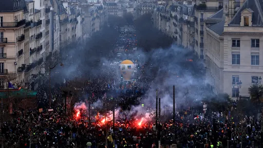 誰敢動我退休金?法國大罷工反年金改革計畫 逾百萬人上街抗議