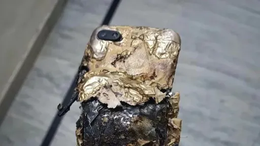 手機充電邊和朋友聊葬禮　「電池爆炸」把他當場炸死