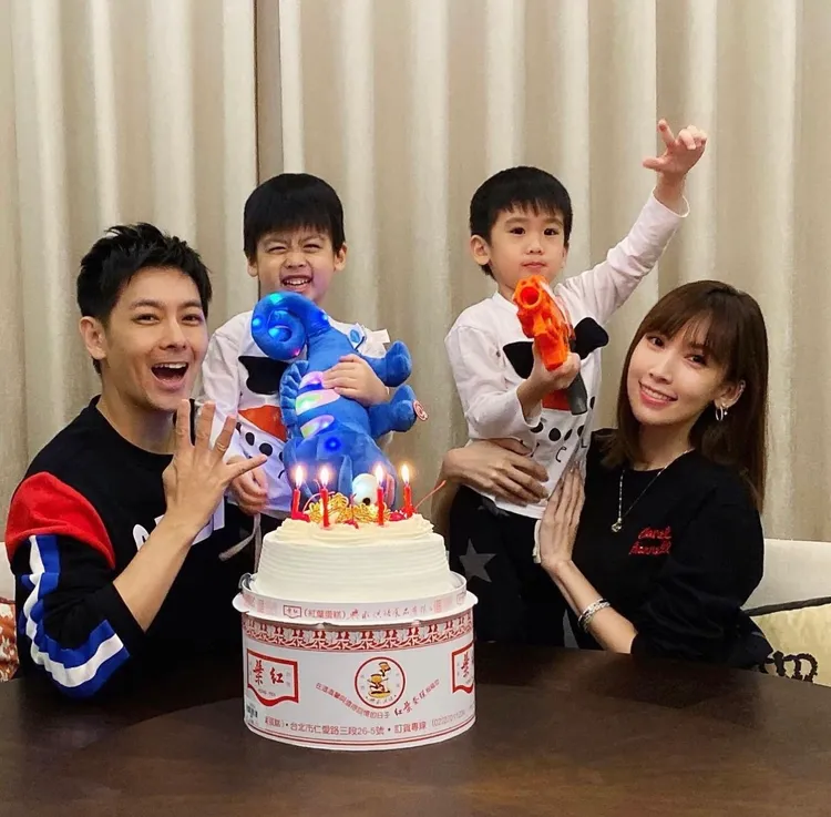 雙胞胎從小也吃紅葉蛋糕。翻攝林志穎IG