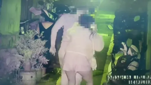 情侶深夜街頭吵架擾人清夢 住戶怒罵4字引爆全武行