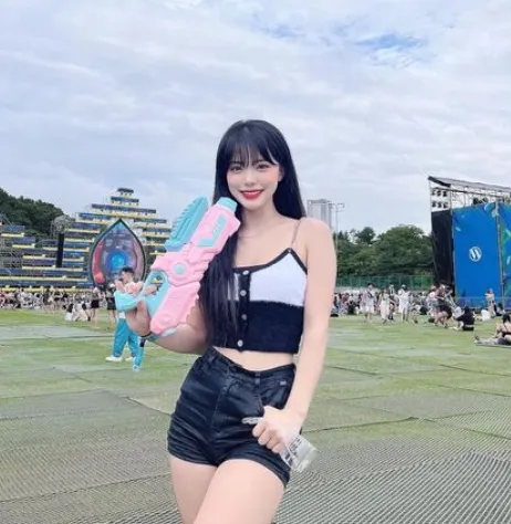 李多慧身材火辣，臉蛋清純，重點試還是自小學舞，球場上她舞蹈實力格外吸引人。引自李多慧IG