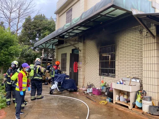楊梅透天厝起火4受困 2樓救出3人!但屋主已命喪火窟