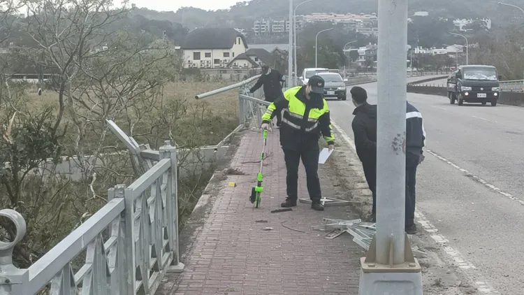 警方抵達事故現場，釐清事發原因。讀者提供