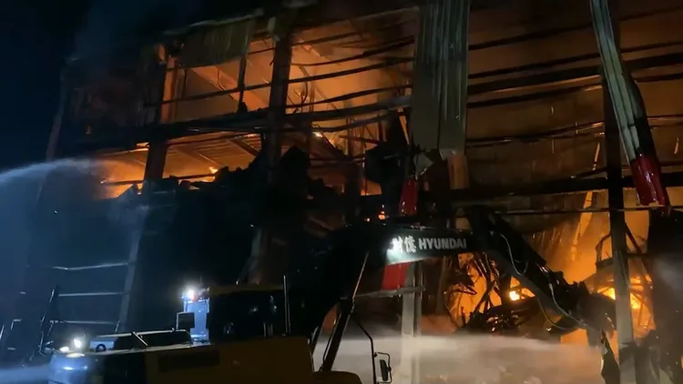 富統食品昨晚7時發生火災。翻攝畫面