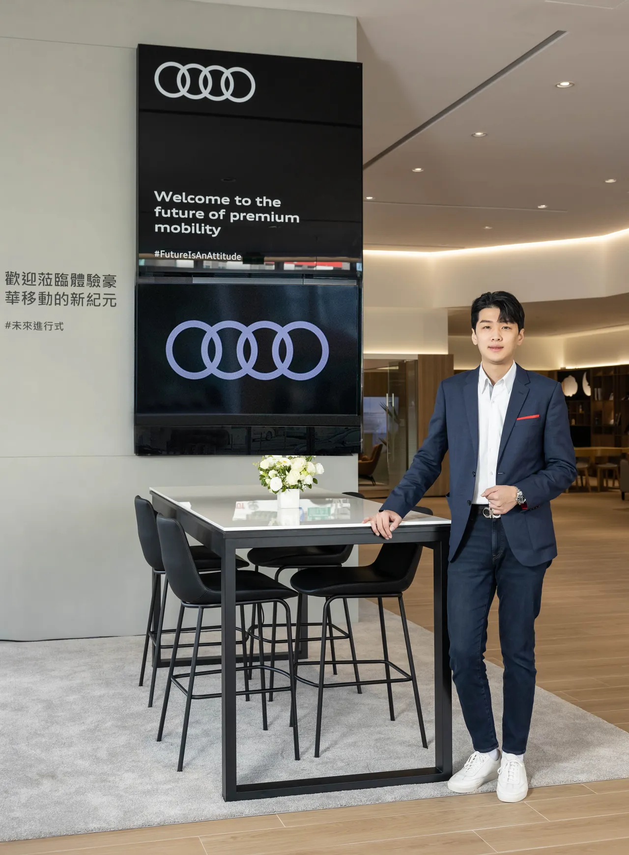 在Audi Progressive Retail Concept的設計概念下,Audi南港展示中心也首度「Audi Host禮賓大使」服務。原廠照片