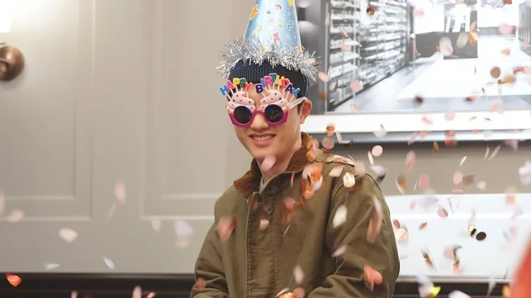 他們前往北海道前，剛好遇到D.O.的生日。愛奇藝國際站提供