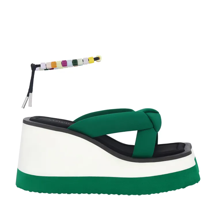 Tana踝鍊厚底拖鞋，1990元。品牌提供