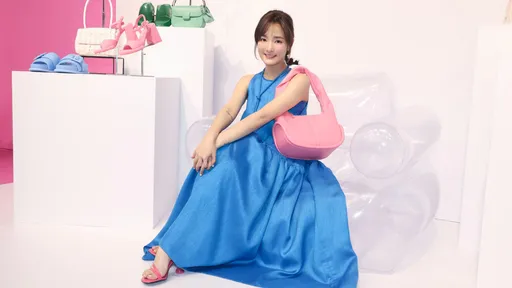 王淨熱戀中連穿著都很「春天」　聞「好事」直冒粉紅泡泡　