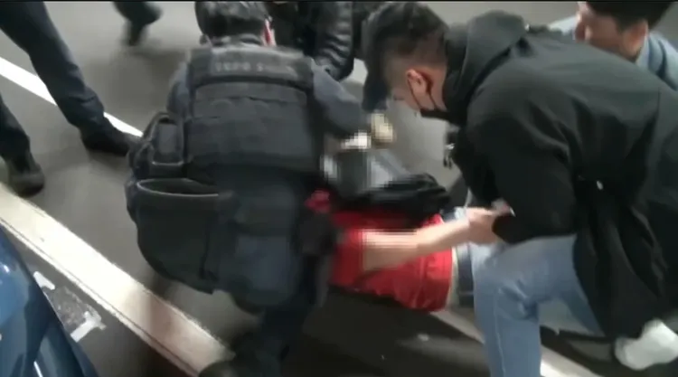 警方逮捕逄男。翻攝畫面