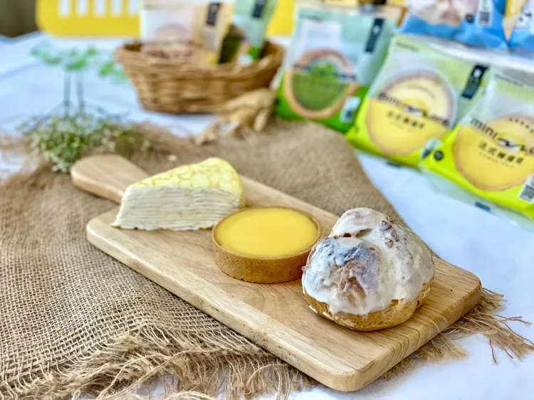 全家人氣經典熱銷商品脆皮泡芙、法式檸檬塔、千層蛋糕。曾仲葳攝