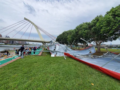 北市午後颳8級強風 大佳河濱公園帳棚倒!1女壓傷送醫