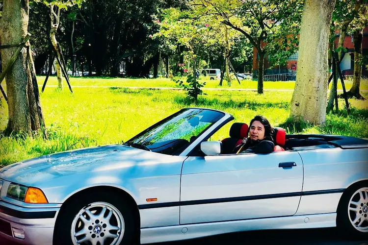 葉丙成很感謝車子幫他擋下一劫。翻攝自葉丙成臉書