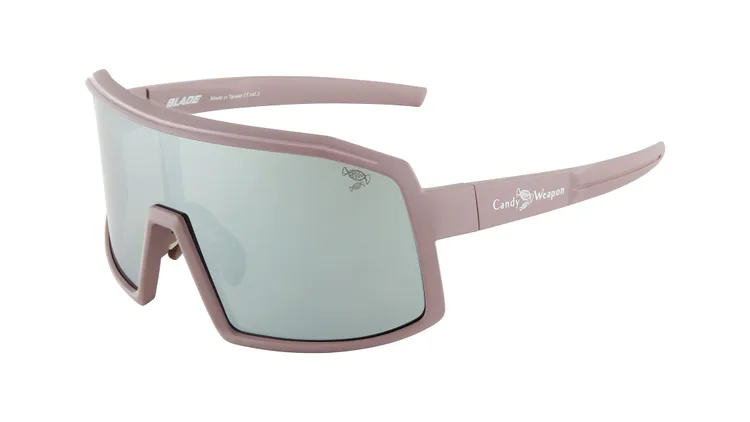 聯名眼鏡鏡片上還有代表王心恬英文名字Candy的糖果圖樣。品牌提供