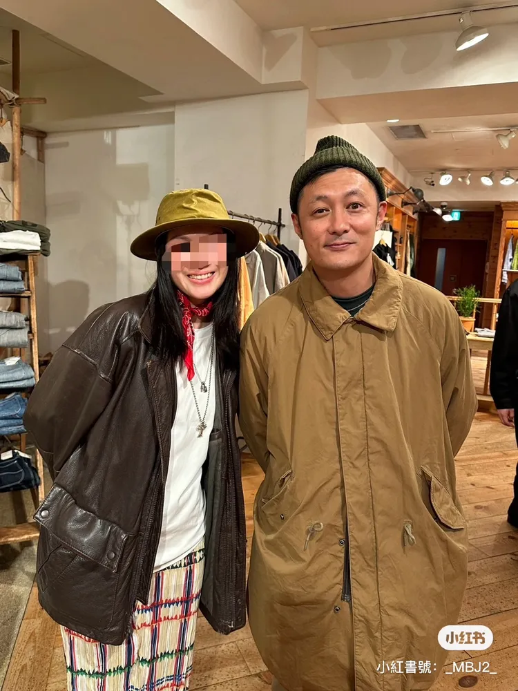 余文樂近日在日本被網友捕獲，超嚴重大小眼嚇壞網友。翻攝小紅書