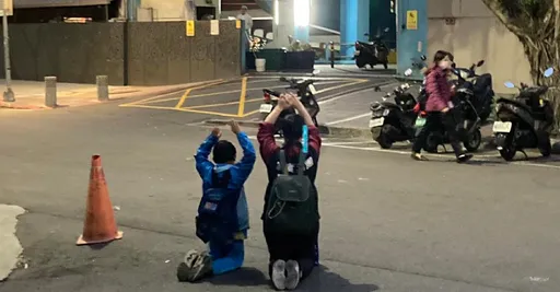 北市男暴怒罰妻兒高舉雙手跪馬路 原因曝光!但她不願聲請保護令
