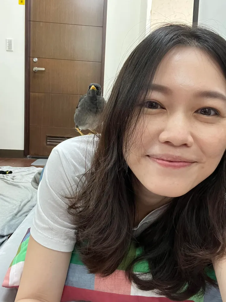 吳欣岱是外科醫師，美貌和身材兼具，網路上超有人氣。引自吳欣岱臉書