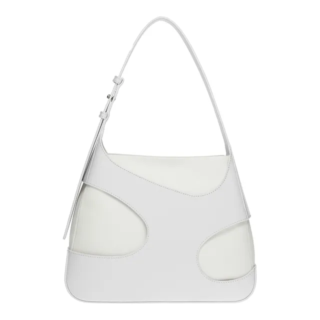 中型鏤空剪裁白色皮革白色帆布手提包，7萬5900元。品牌提供