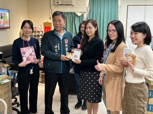 溫馨婦女節要美美der 桃警分局長親贈這些小禮物向她們致意