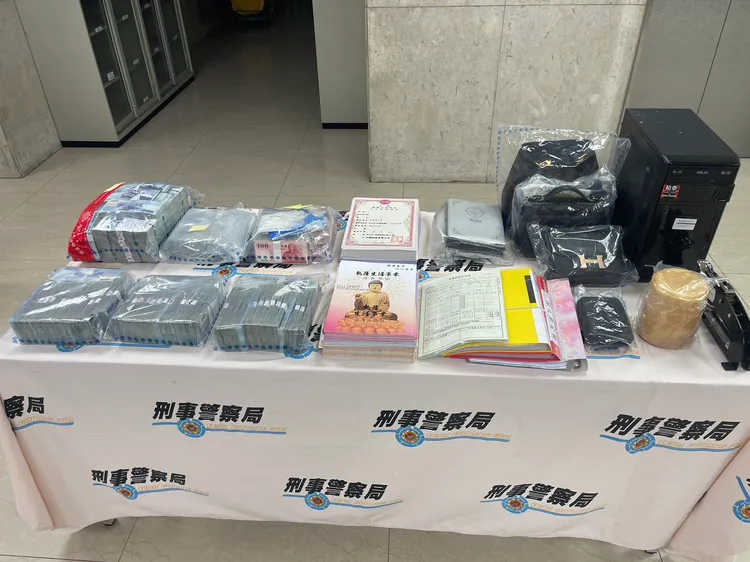 警方查扣的證物。翻攝畫面