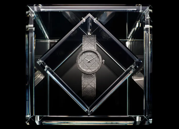 La D de Dior Steel精鋼石英腕錶25mm，15萬元。品牌提供