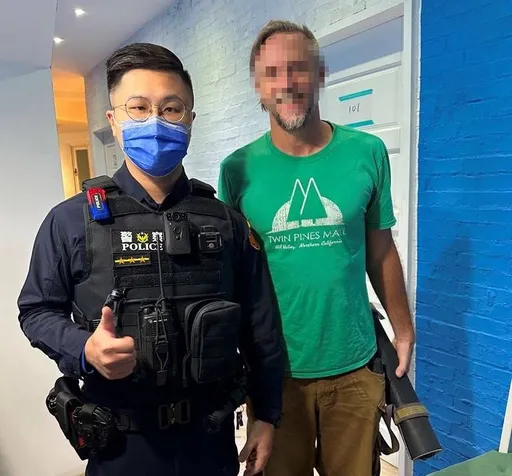 澳洲旅客瑜珈墊遺落計程車上 效率超高!大園警1小時內速尋回