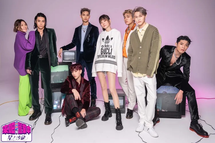 星之沙龍擔任FEniX首張專輯封面造型顧問。TVBS提供