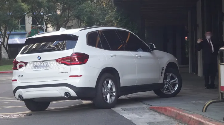 夫妻倆回到內湖的豪宅。特勤中心攝