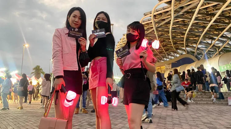 韓國天團BLACKPINK上週末18、19日在高雄開唱，大批歌迷湧進高雄。經發局提供