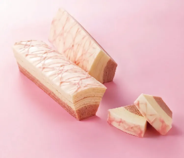 柳月-季節限定 三方六 年輪蛋糕(草莓)，售價499元。業者提供